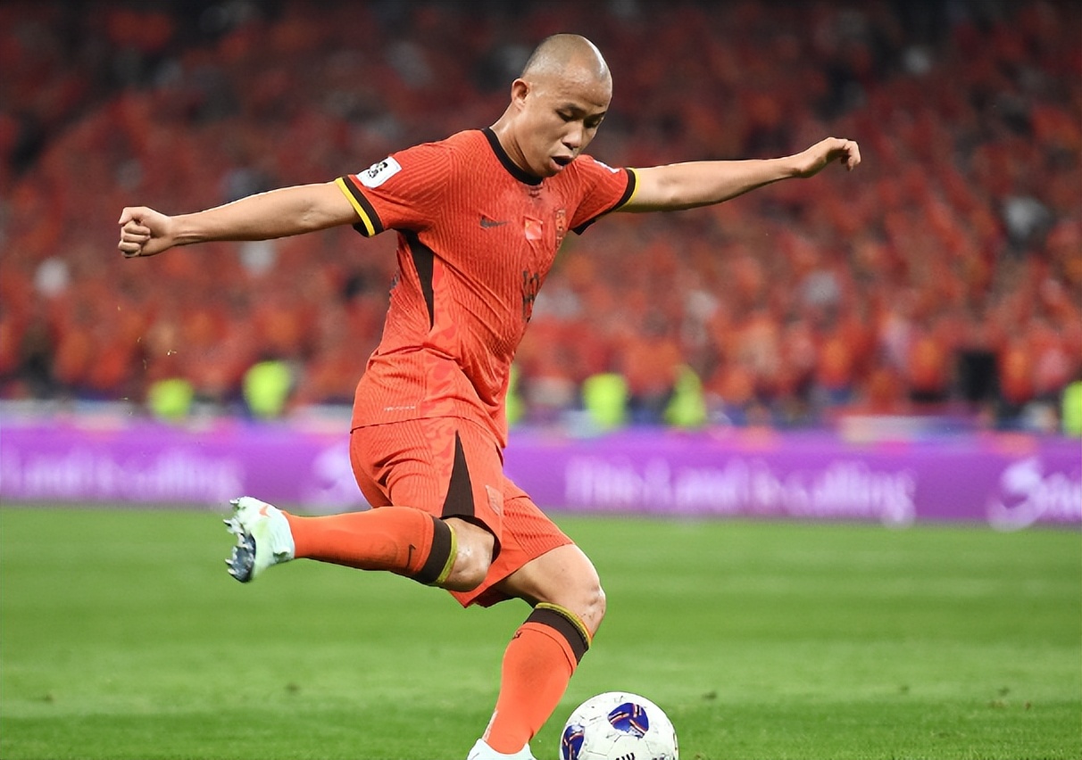 包含转会期体能课后，里尔队长鼓劲备战西甲，悬念犹存，阵容厚度经受考验的词条