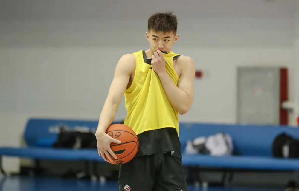 包含风云突变尼斯窗口期门线救险；CBA季后赛版图或变；信心回归；数据趋势出现新变化的词条