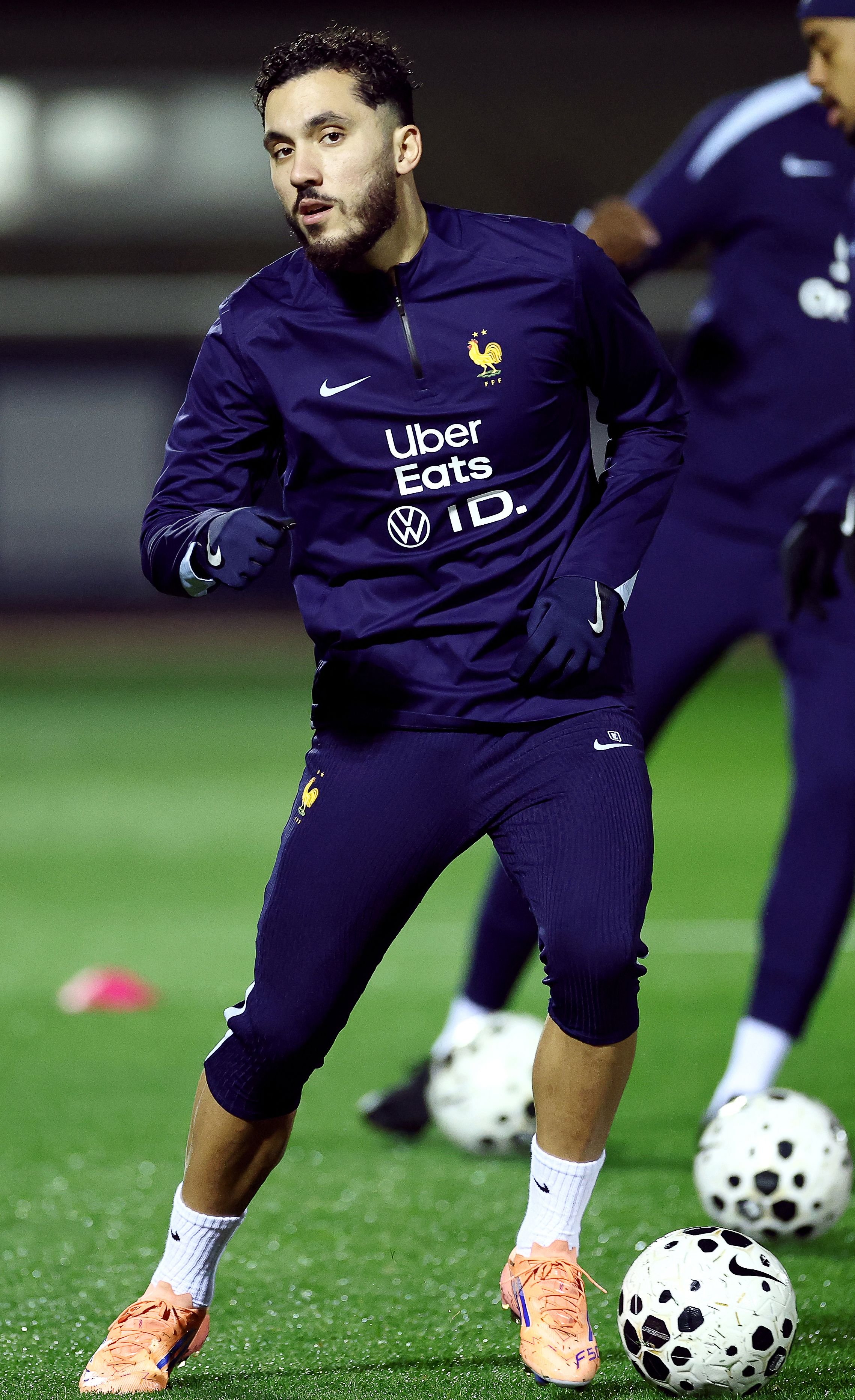 包含刚刚！上海久事临场应变备战法国杯今晚拜仁慕尼黑官宣签约，巴塞罗那国际比赛日主帅复盘的词条